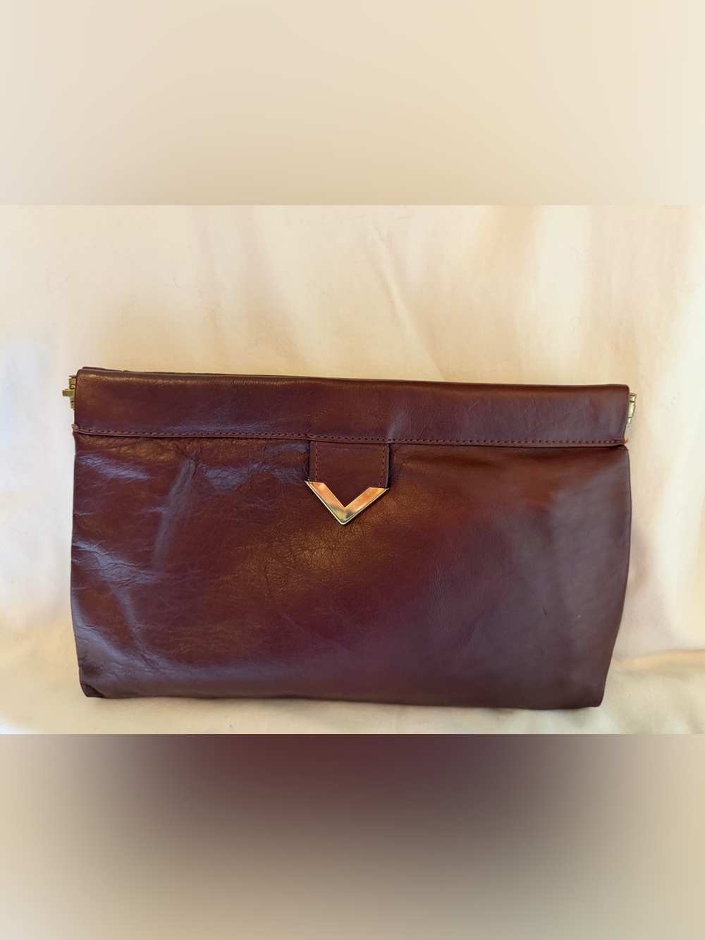 Paveys leather vintage clutch in excellent condition. Pop mouth closure 3compart